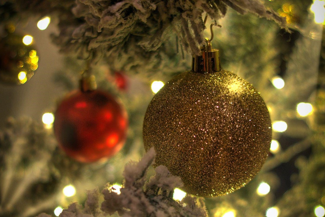 Choosing the Perfect Christmas Tree Skirt